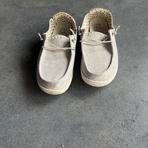 Ladies Size 6 hey dude Wendy Chambray Java